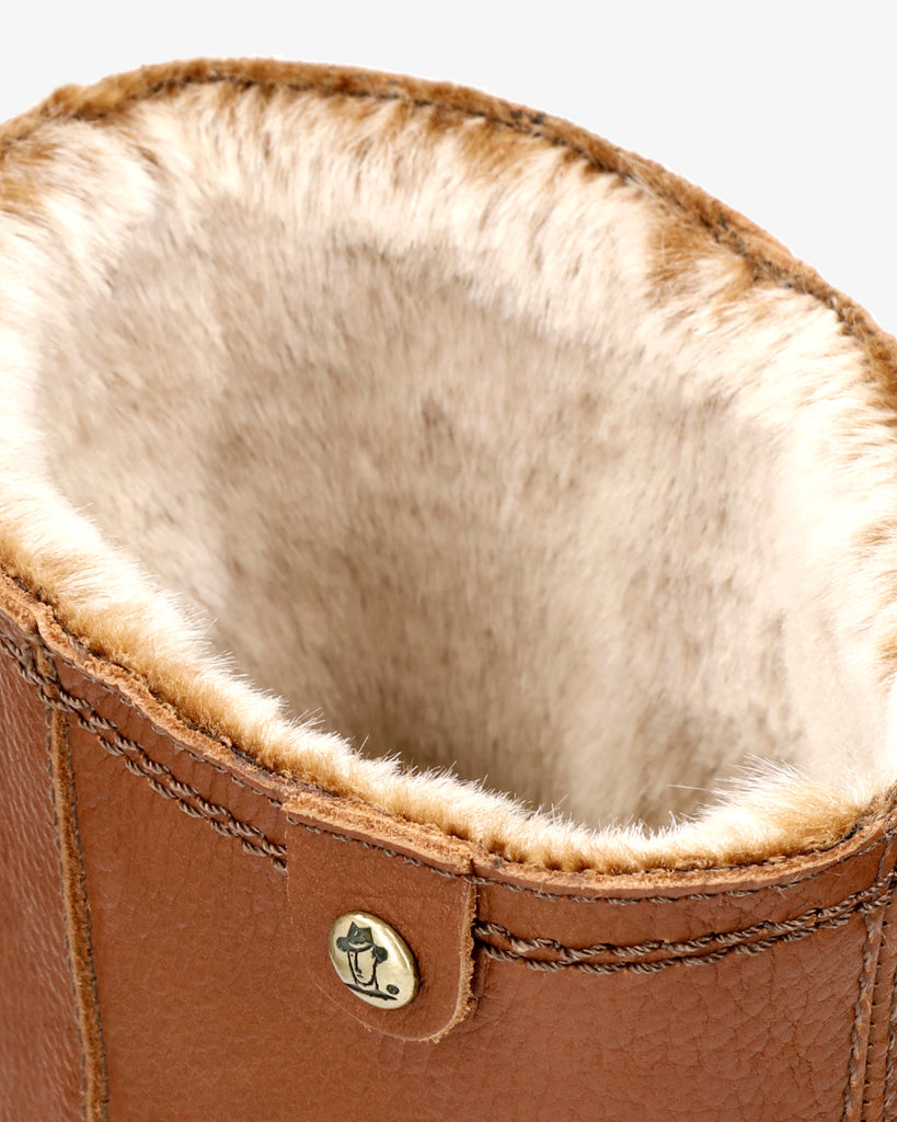 Bambina botas de piel con forro interior de pelo. cuero