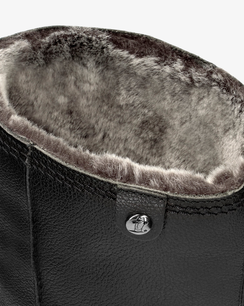 Bambina botas de piel con forro interior de pelo. negro