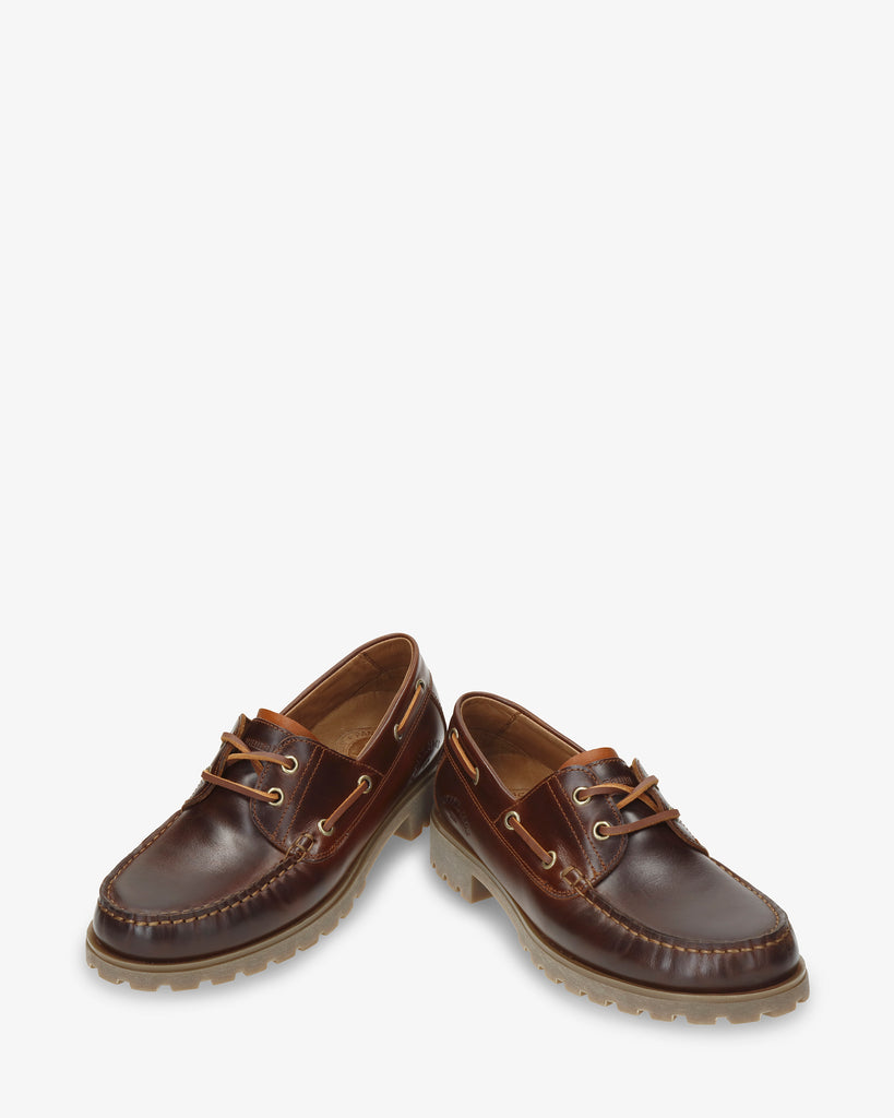 Boat náutico de piel con forro interior de piel. cuero