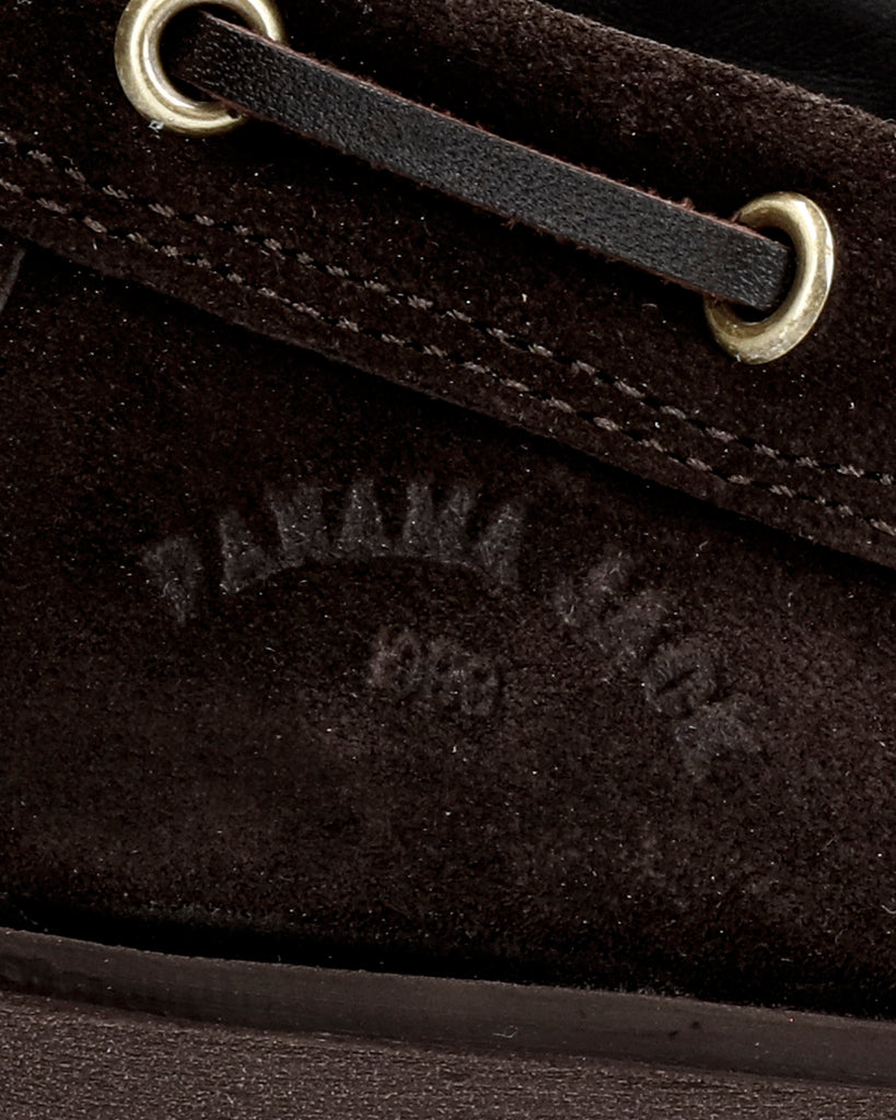 Boat náutico de piel con forro interior de piel. marron