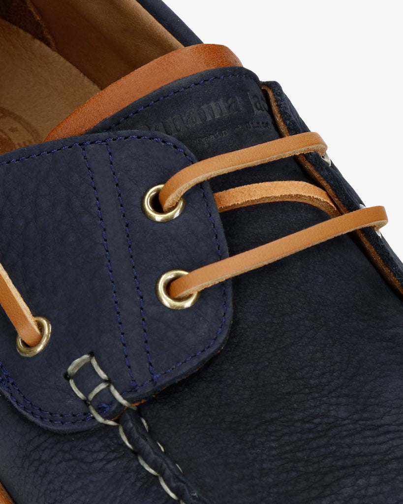 Boat náutico de piel con forro interior de piel. marino