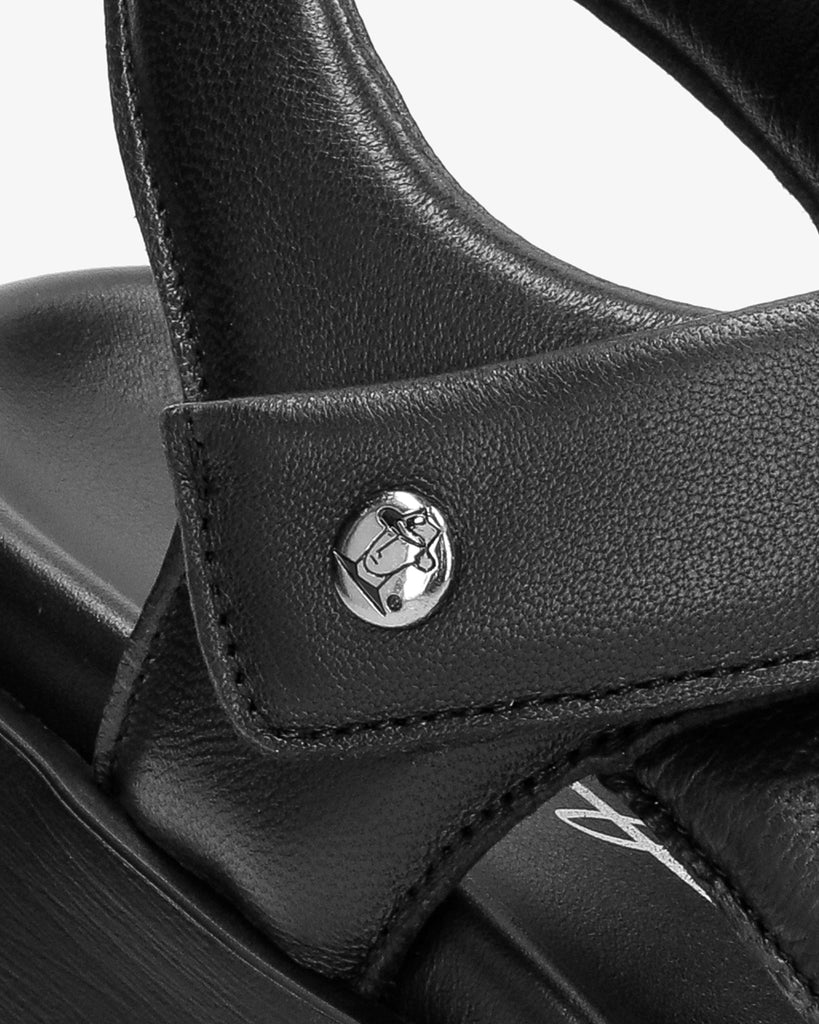 Bruna sandalias de piel con forro interior de piel. negro