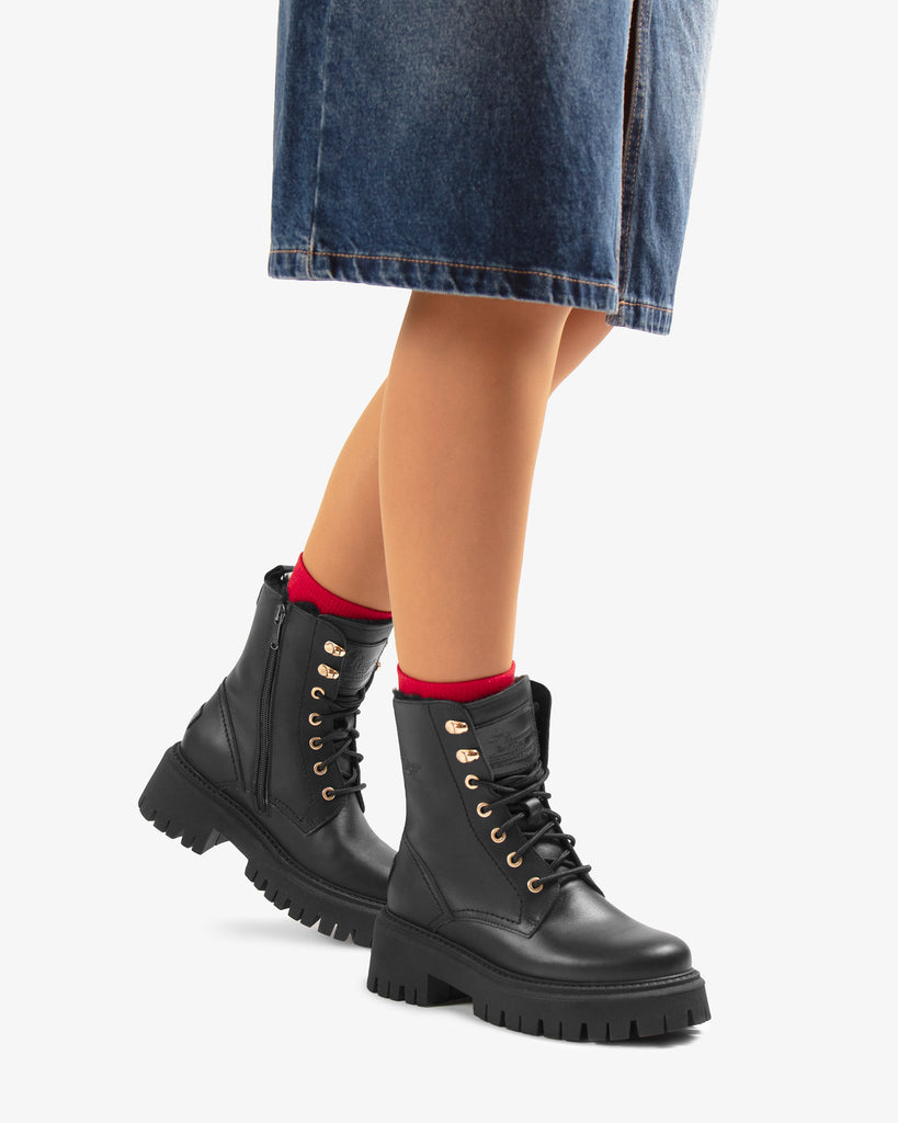 Farai botas de piel con forro interior de pelo. negro