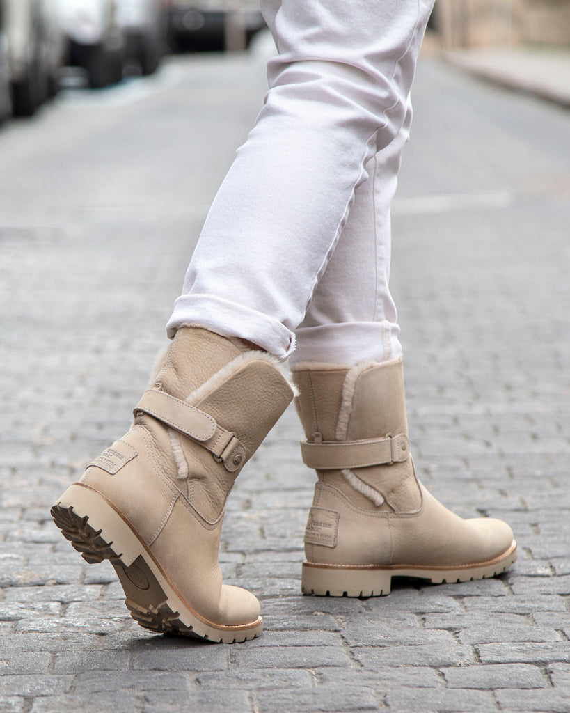 Felia Trav botas de piel con forro interior de pelo. crudo