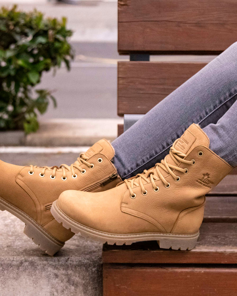 Frisia botas de piel con forro interior de pelo. camel