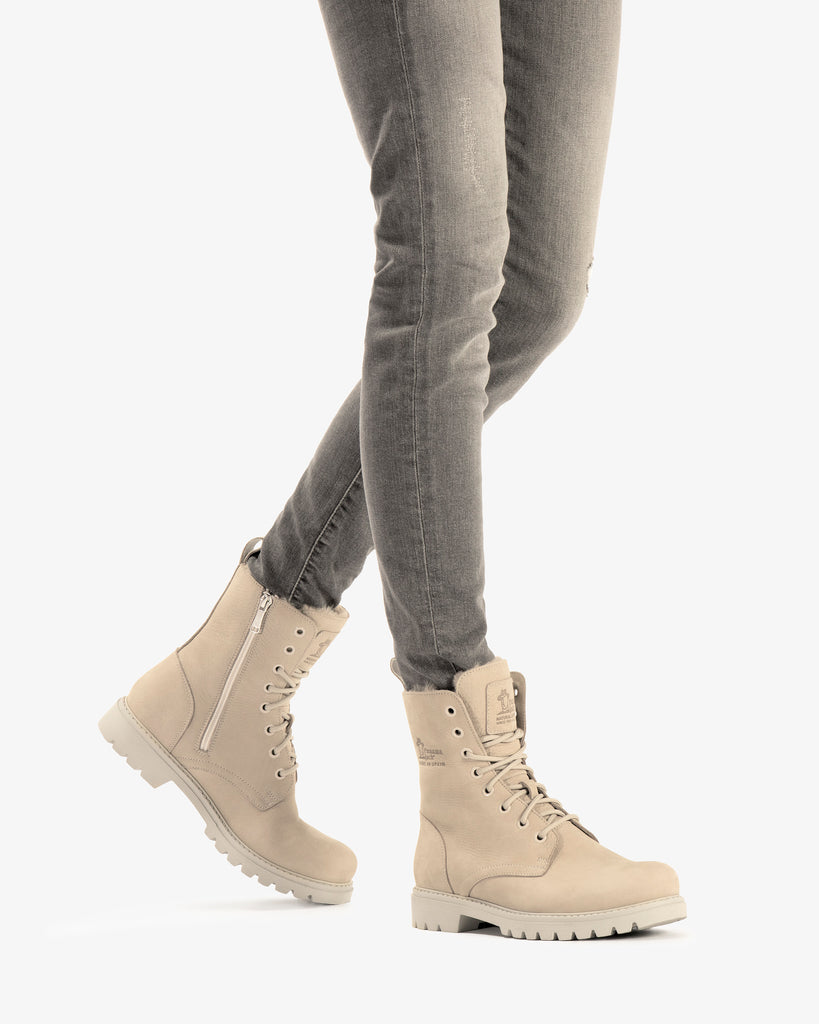 Frisia botas de piel con forro interior de pelo. crudo