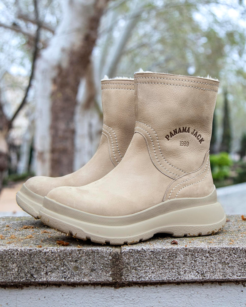 Hebe botas de piel con forro interior de pelo. crudo