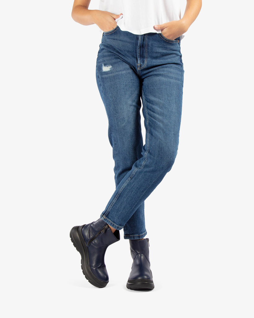 Henar botín de piel con forro interior de piel. marino