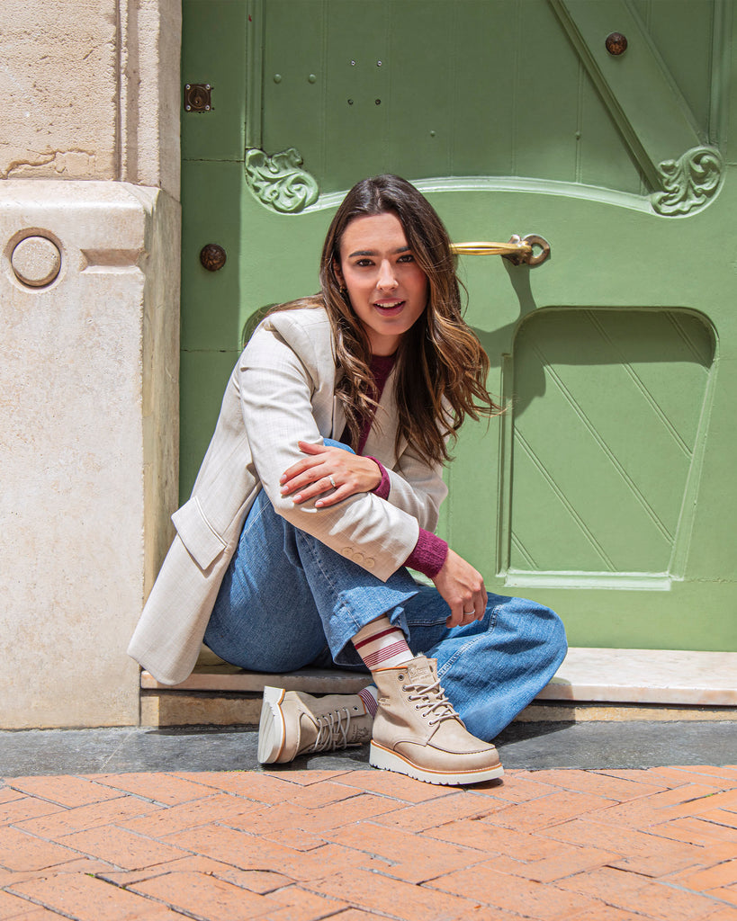 Karen botín de piel con forro interior de pelo. crudo