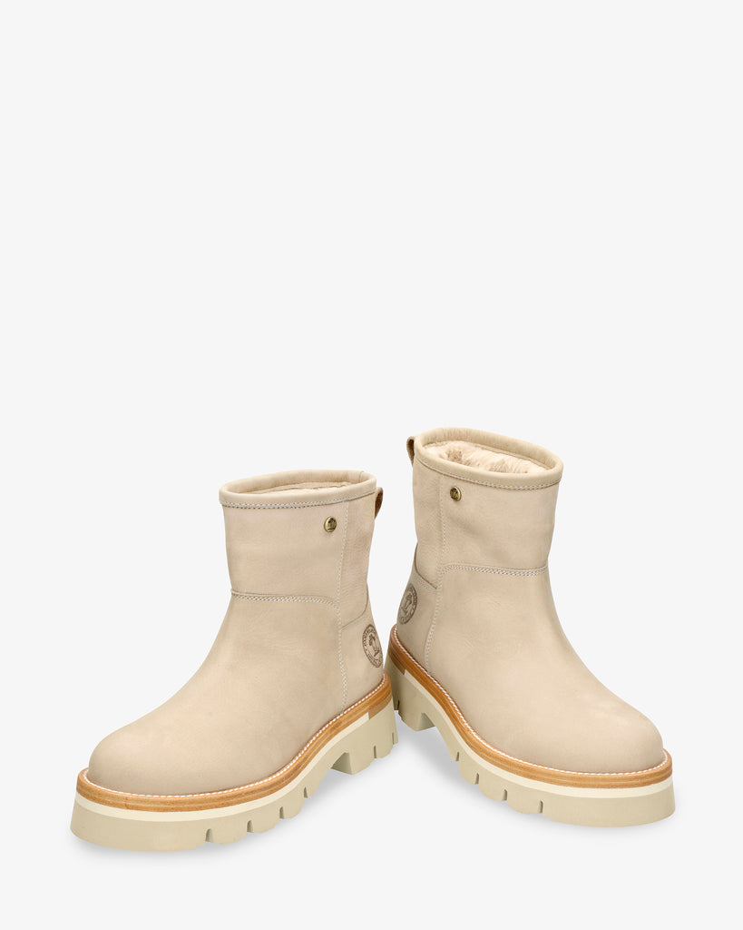 Laia botas de piel con forro interior de pelo. crudo