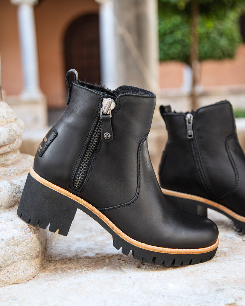 Pauline Trav botines de piel con forro interior de pelo. negro