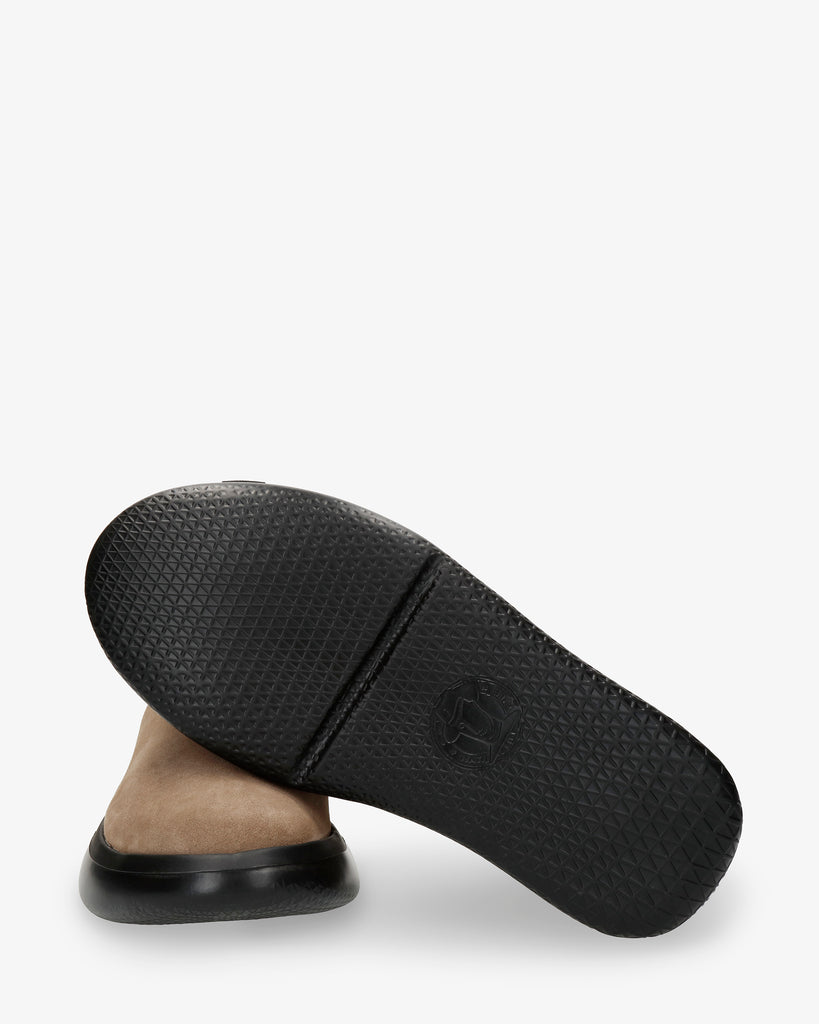 Yairo botín de piel con forro interior de lycra. taupe